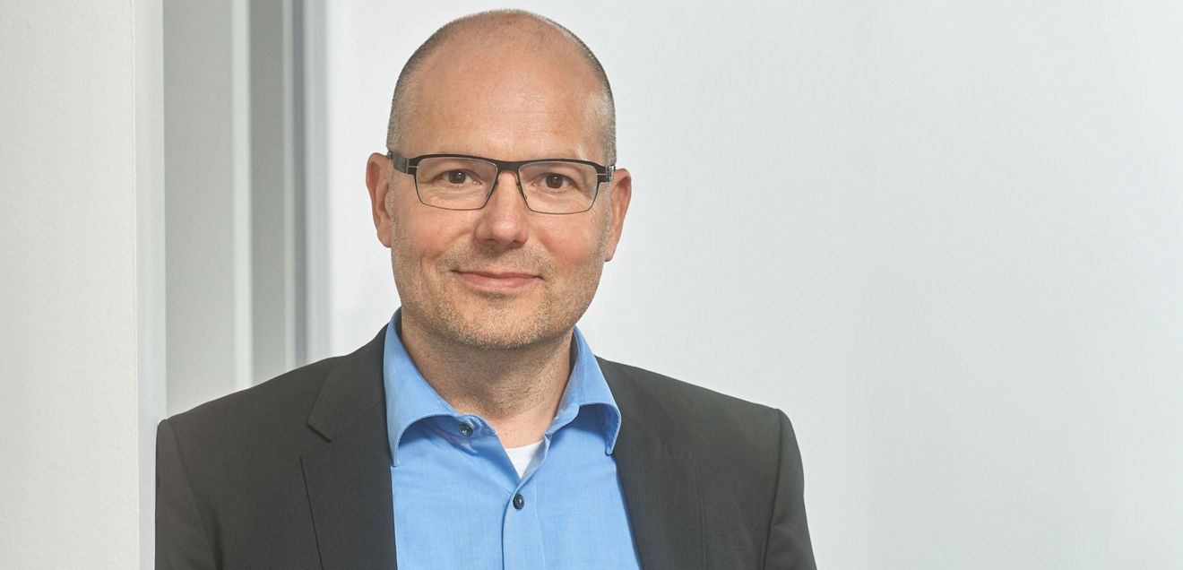 Prof. Dr.-Ing. Martin Ruskowski, Vorstandsvorsitzender der Technologie-Initiative SmartFactory-KL im Gespräch mit der Fachzeitschrift Industrial Production