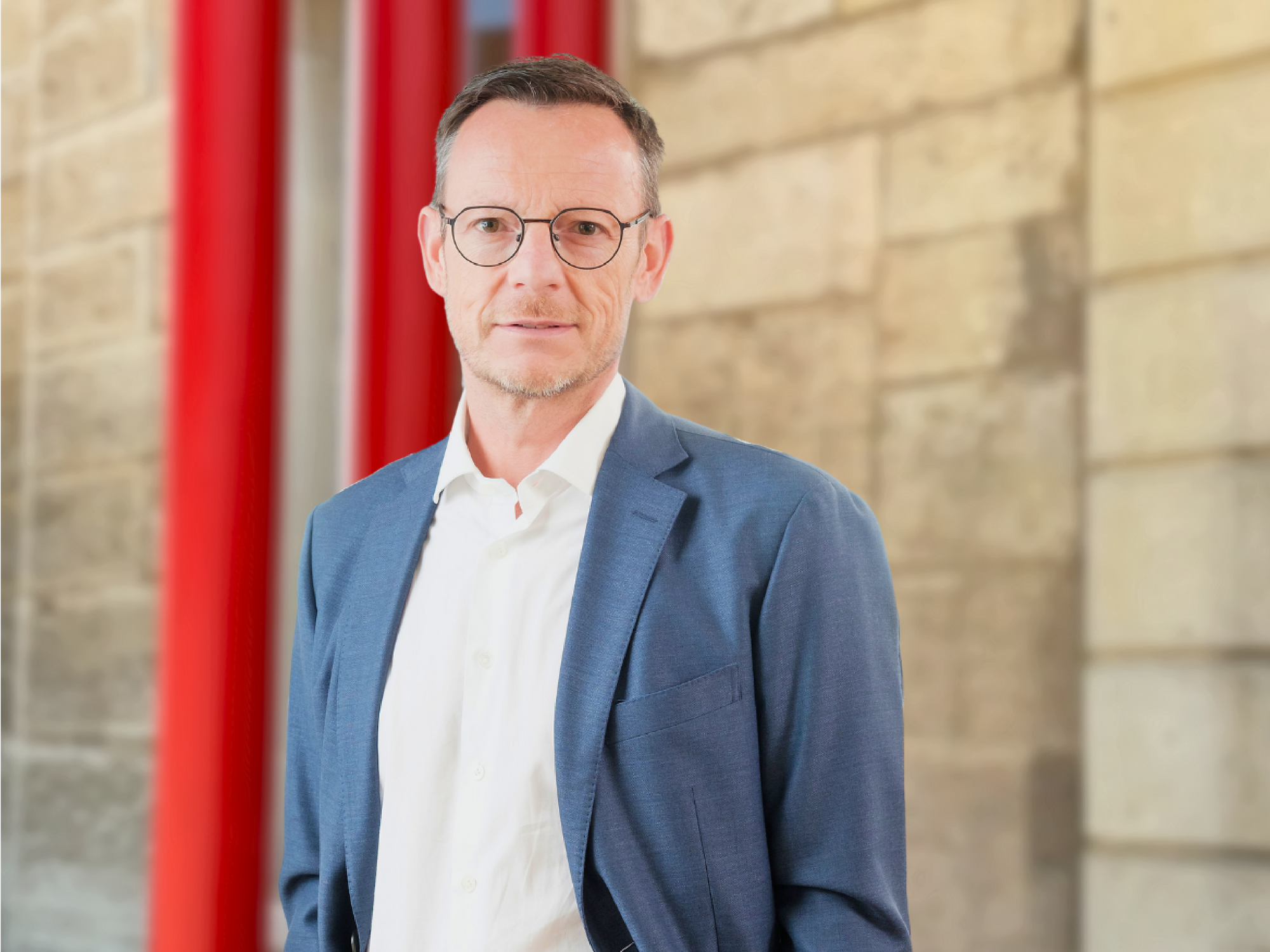 Wolfgang Wallesch übernimmt die Geschäftsführung bei der UGA System-Technik GmbH & Co. KG Wolfgang Wallesch übernimmt die Geschäftsführung bei der UGA System-Technik GmbH & Co. KG