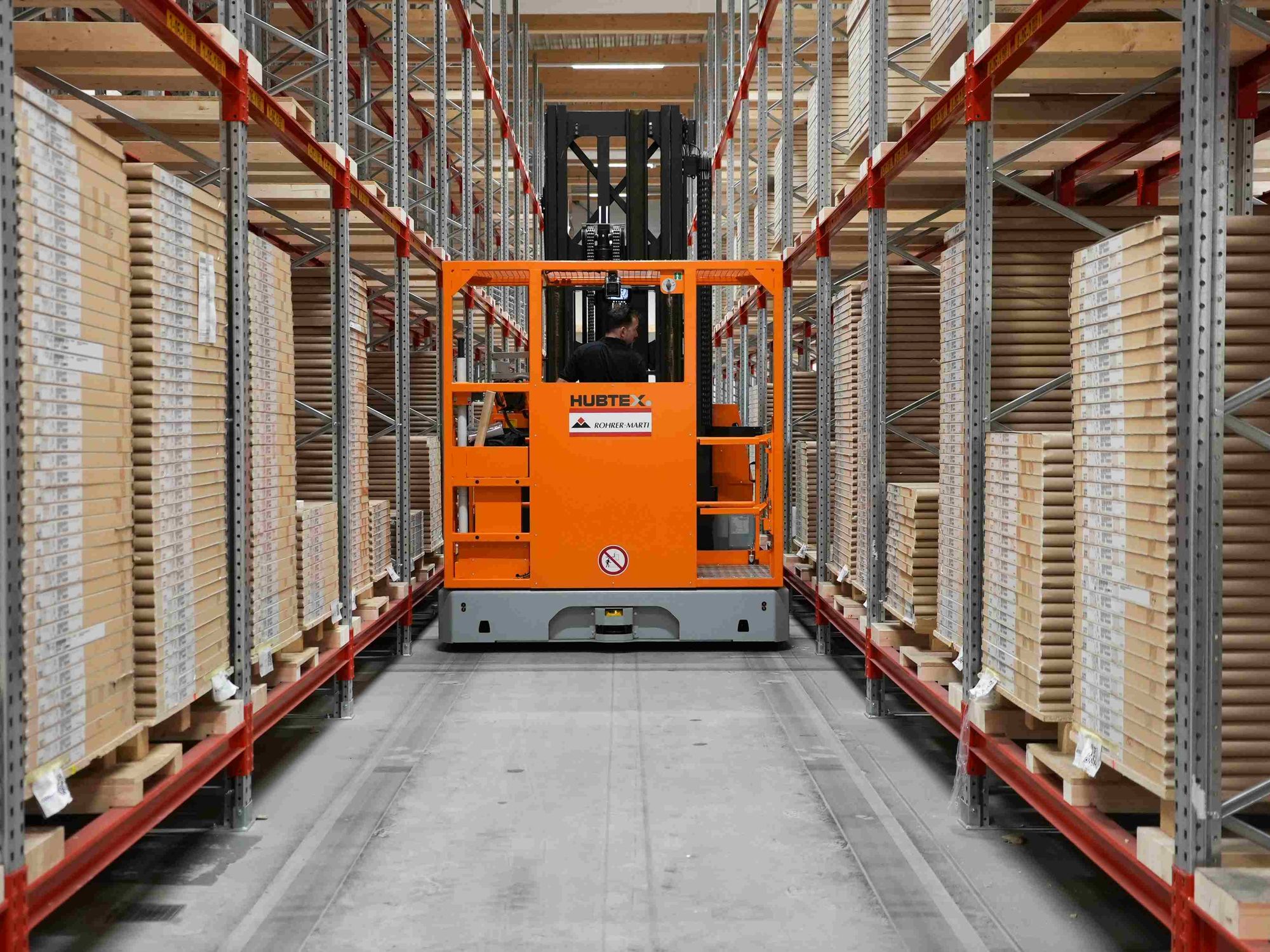 Industrial trucks: Order picking trucks: Flexible and maneuverable in narrow aisles Industrial trucks: Order picking trucks: Flexible and maneuverable in narrow aisles