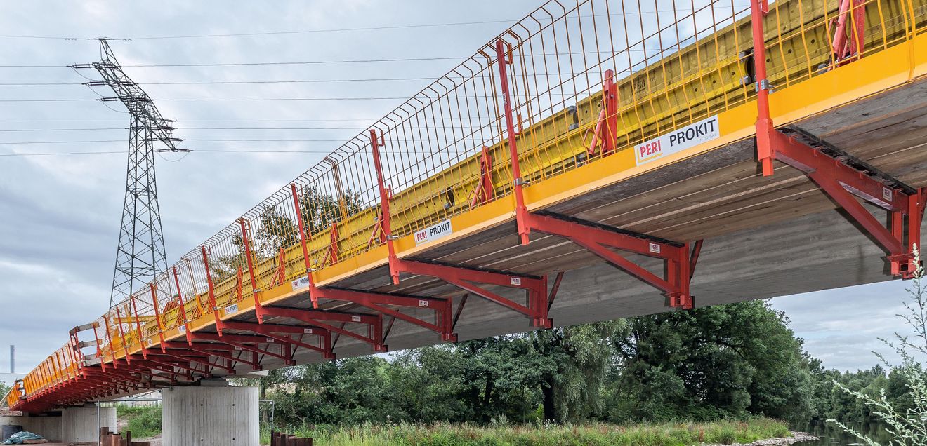 Mit durchdachter Planung und Systemkompetenz zum Brückenerfolg: Peri gibt Einblicke in erfolgreiche Neubau- und Sanierungskonzepte von kleineren Brücken. Mit durchdachter Planung und Systemkompetenz zum Brückenerfolg: Peri gibt Einblicke in erfolgreiche Neubau- und Sanierungskonzepte von kleineren Brücken.