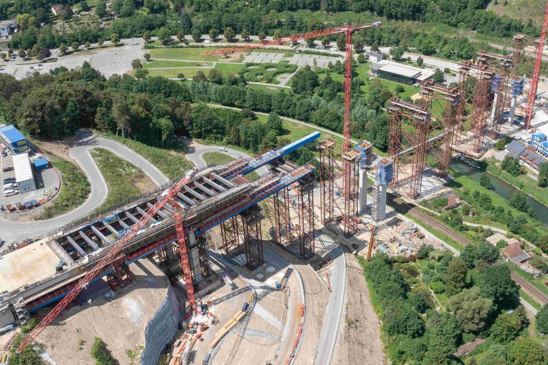 Heidelberg Materials - Schrägseilbrücke mit hohen bautechnischen Herausforderungen Heidelberg Materials - Schrägseilbrücke mit hohen bautechnischen Herausforderungen