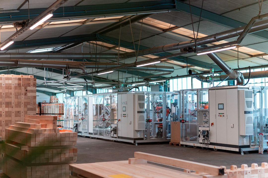 Vollautomatisierte Produktionslinie für Triqbriq-Holzbausteine Vollautomatisierte Produktionslinie für Triqbriq-Holzbausteine