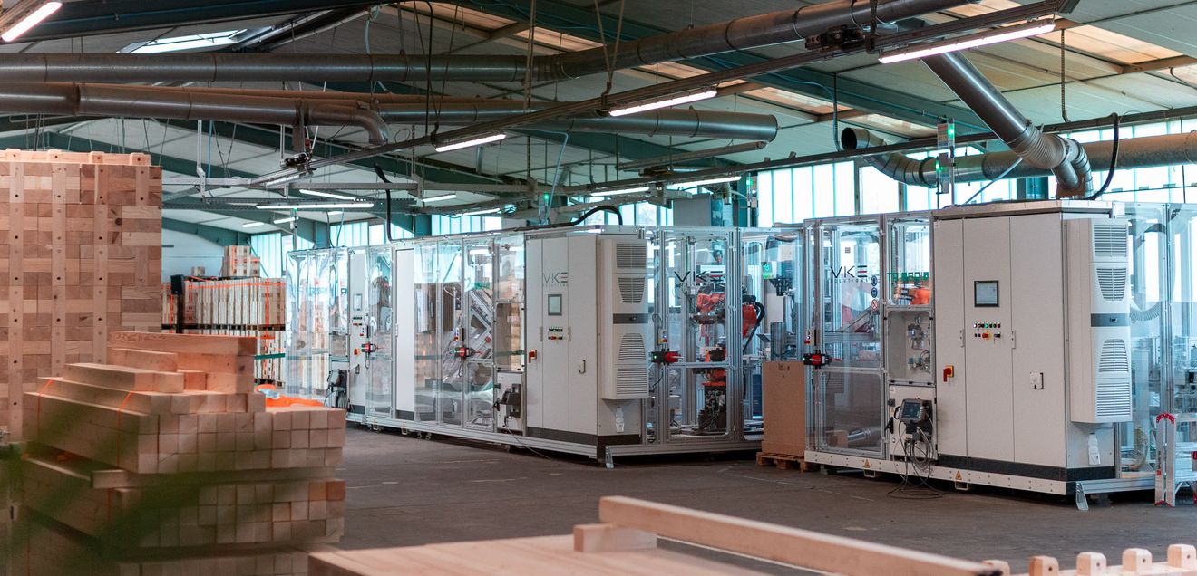 Vollautomatisierte Produktionslinie für Triqbriq-Holzbausteine Vollautomatisierte Produktionslinie für Triqbriq-Holzbausteine