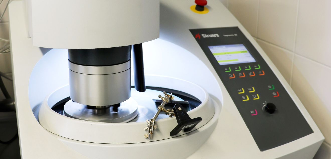 Poliermaschine Tegramin-30 der Firma Struers Poliermaschine Tegramin-30 der Firma Struers