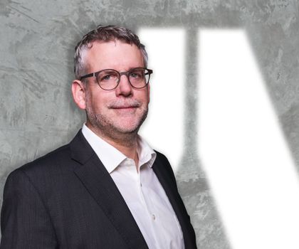 Robert Aebi : Straight auf dem Weg nach vorn Robert Aebi : Straight auf dem Weg nach vorn