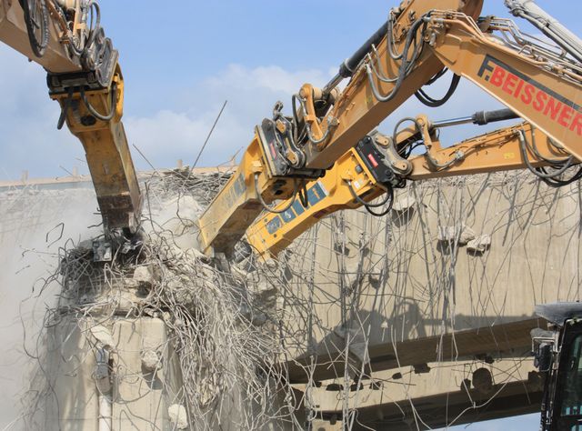 Beissner setzt auf geballte Abbruch-Power mit Epiroc HB 4100 Hydraulikhämmern
