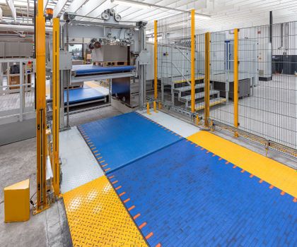 Conveyor technology: Automated conveying and precise cutting