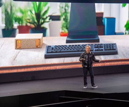 Nvidia auf der CES 2025: KI-Supercomputer im Schreibtisch-Format