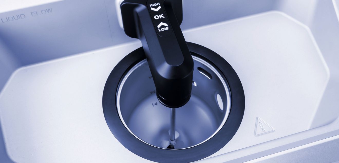 Liquid-Flow-Einheit mit digitaler Konzentrationsanzeige und Flügelrührer Liquid-Flow-Einheit mit digitaler Konzentrationsanzeige und Flügelrührer