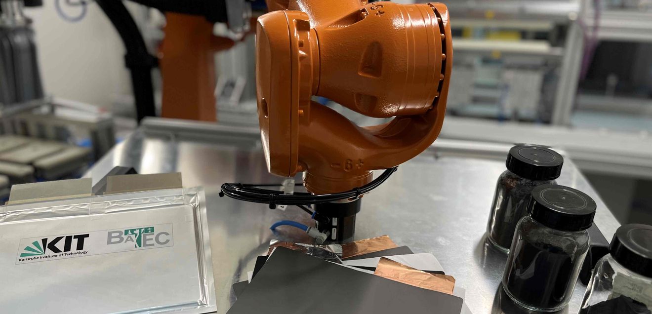 Gemeinsames Forschungs- und Industrie-Projekt: Batteriematerialien rückgewinnen Gemeinsames Forschungs- und Industrie-Projekt: Batteriematerialien rückgewinnen