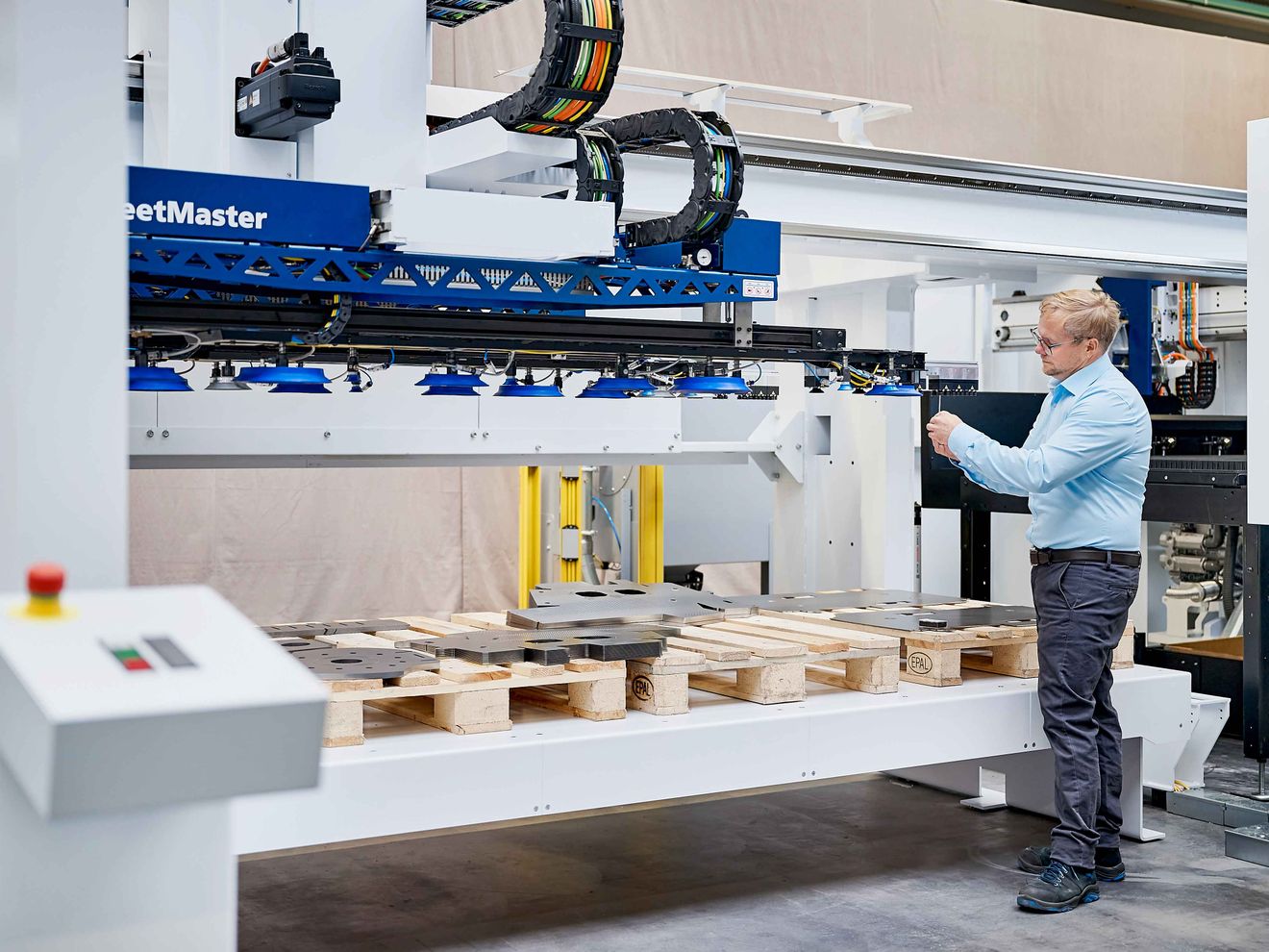 Mit dem neuen SheetMaster ermöglicht die TruMatic 5000 einen vollautomatischen Materialfluss in der Fertigungszelle SheetMaster mit TruMatic 5000