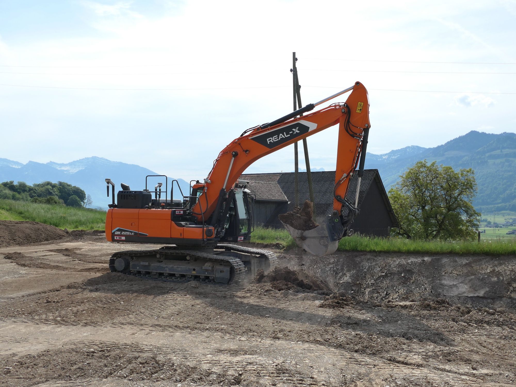 Kibag setzt auf den Develon-Real-X-Kettenbagger