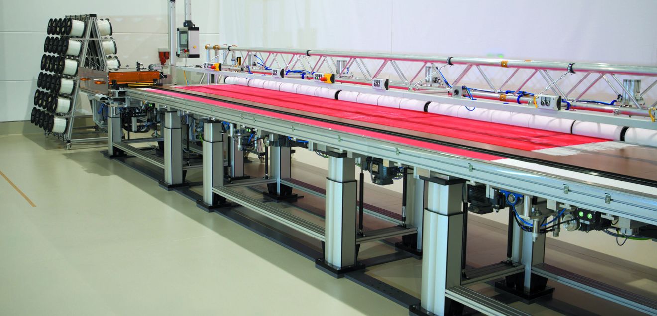 Lifting columns: Smart control, global maintenance Lifting columns: Smart control, global maintenance