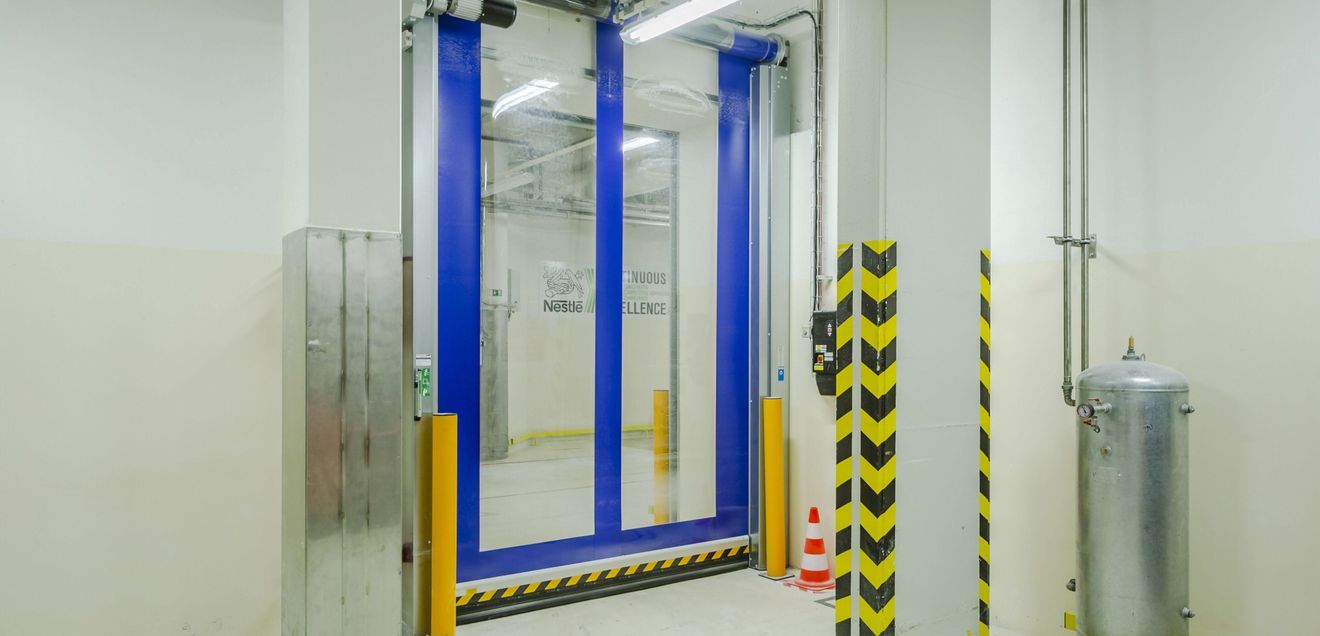 High-speed doors: Confectionery tradition meets intralogistics High-speed doors: Confectionery tradition meets intralogistics
