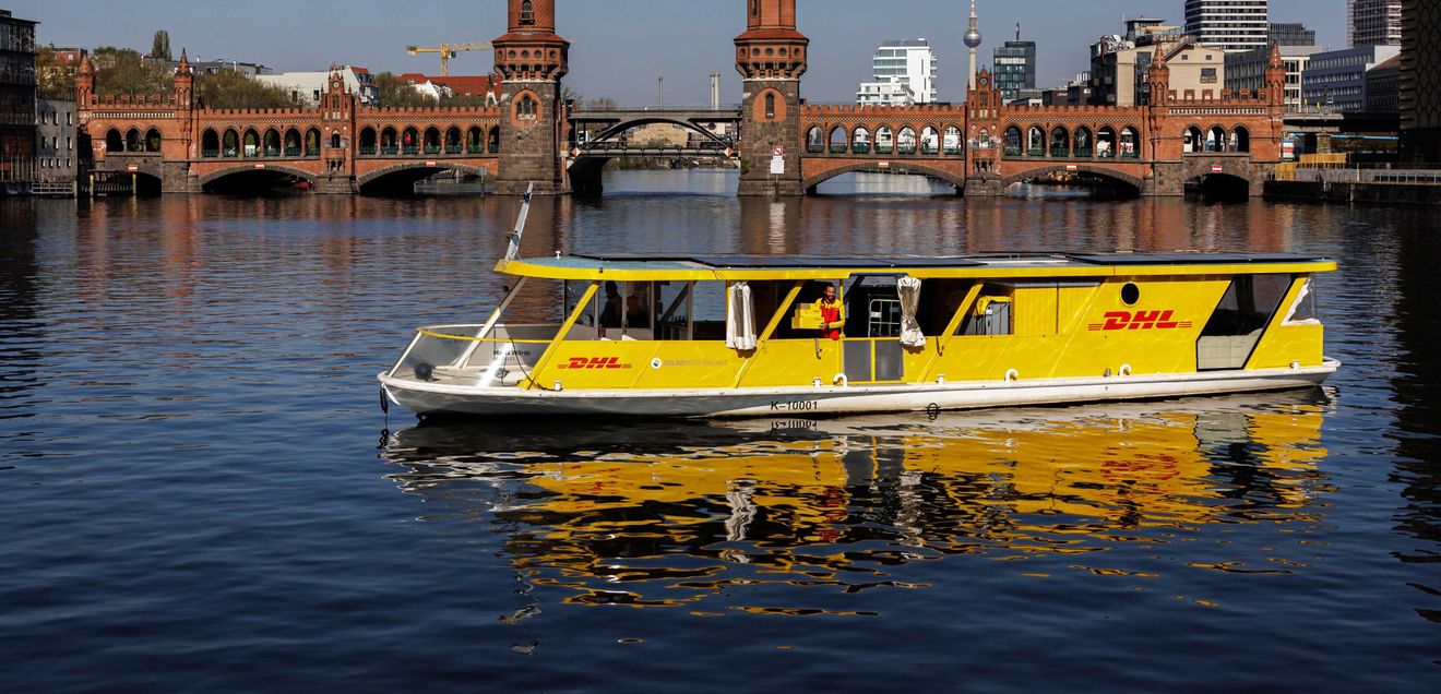 Logistikdienstleister: Zwei Solarschiffe auf der Spree Logistikdienstleister: Zwei Solarschiffe auf der Spree