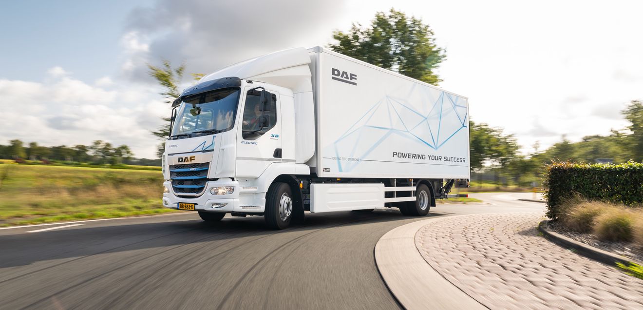 DAF XB 190 Electric mit Trockenfrachtkoffer im innerstädtischen Einsatz DAF XB 190 Electric mit Trockenfrachtkoffer im innerstädtischen Einsatz