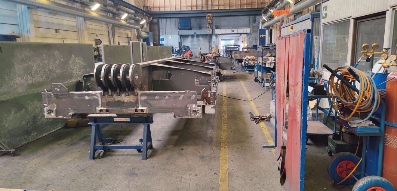 In der Stahlbauabteilung entstehen neue Goldhofer-Anhänger Ein BAuteil eines neuen Goldhofer-Anhängers