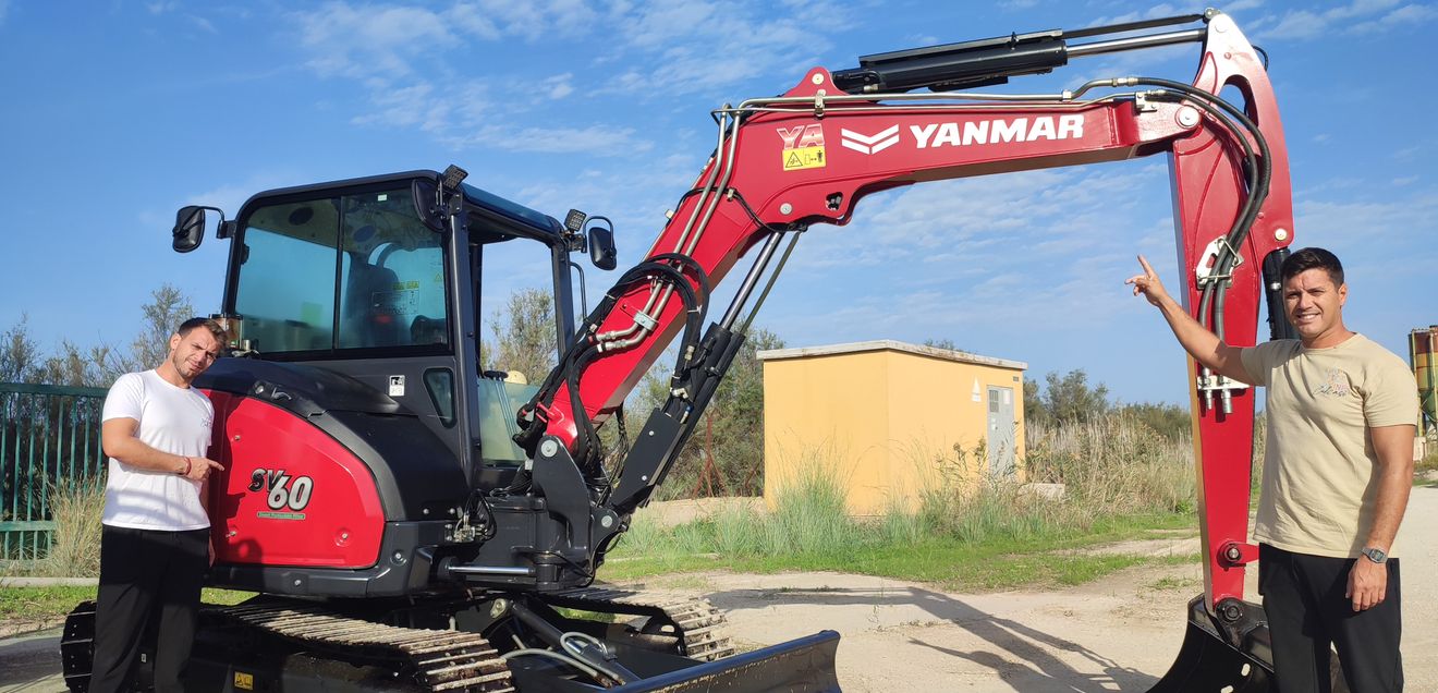 Die Yanmar-Maschinen bieten eine effiziente und sanfte Art der Salzernte, ohne den empfindlichen Boden der Salinen zu beschädigen.