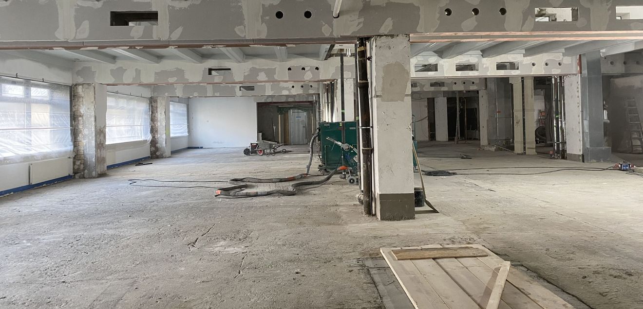 Nachhaltigkeit in Forschung und Labor: Wie Forschungsgebäude für die Biomedizin nachhaltig und energieeffizient werden können Das Bild zeigt die Baustelle im Dezember 2024 – im Oktober 2025 zogen die ersten beiden Forschungsgruppen ein.