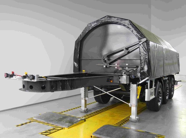 Fliegl präsentiert innovatives Fahrzeugkonzept für den Coil-Transport