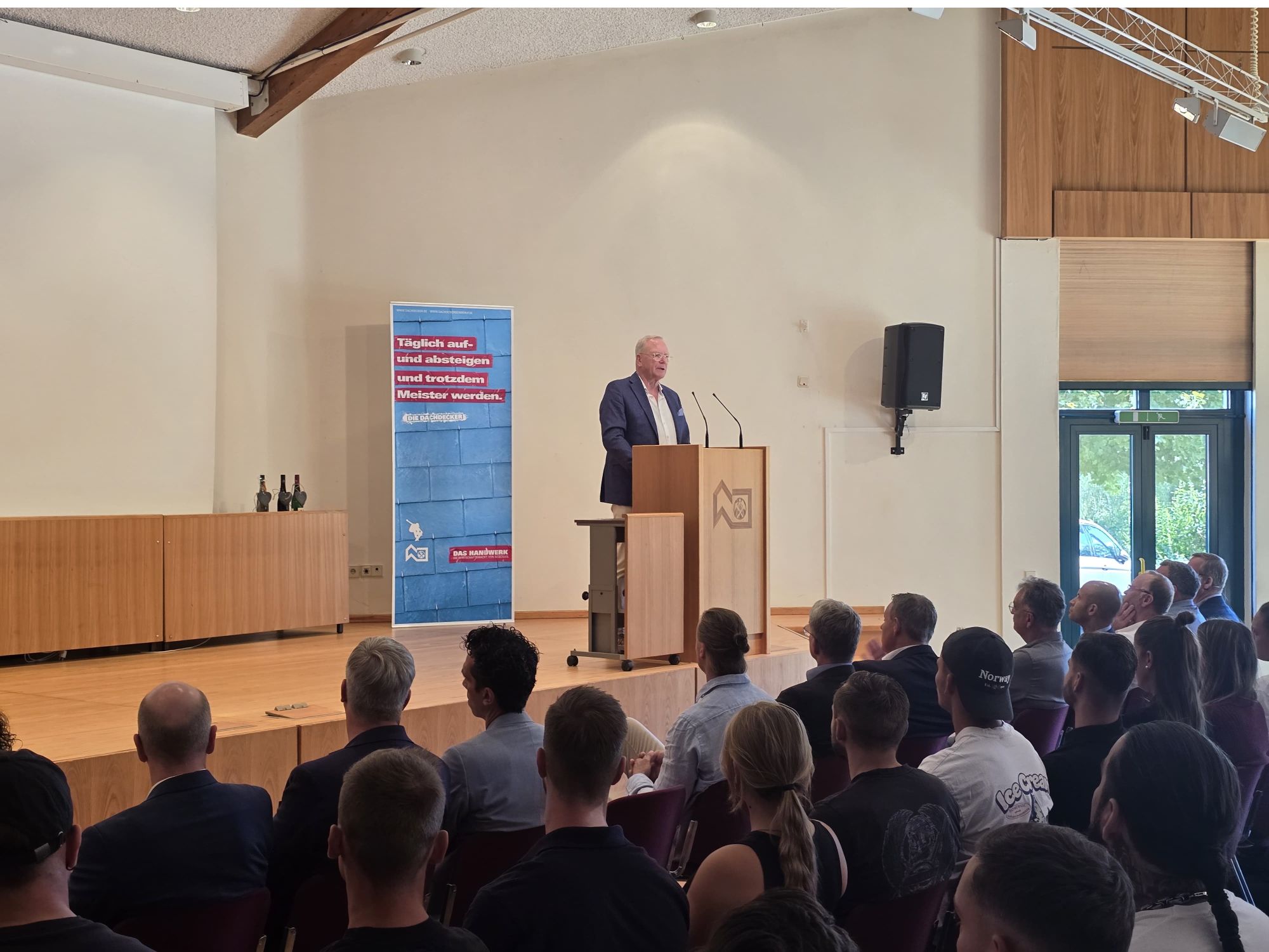 Artur Wierschem, Vorsitzender des Meisterprüfungsausschusses für das Dachdeckerhandwerk Artur Wierschem, Vorsitzender des Meisterprüfungsausschusses für das Dachdeckerhandwerk