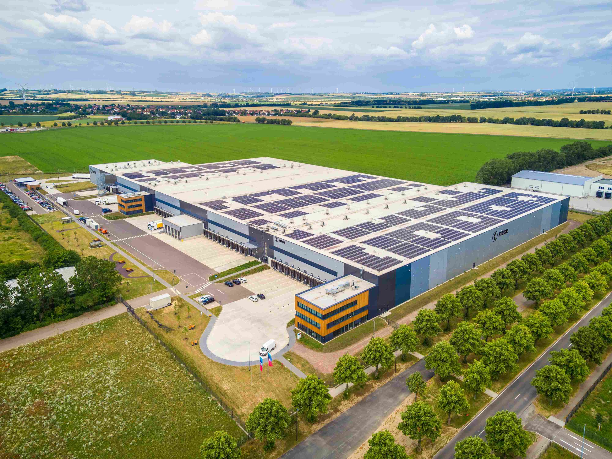 Around 7,000 PV modules: Fiege commissions photovoltaic plant in Barleben
