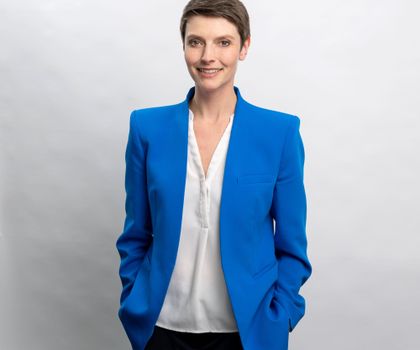 Nicole Schwan, Geschäftsführerin der Personalberatung Cobalt Nicole Schwan, Geschäftsführerin der Personalberatung Cobalt lächelt freundlich in die Kamera.