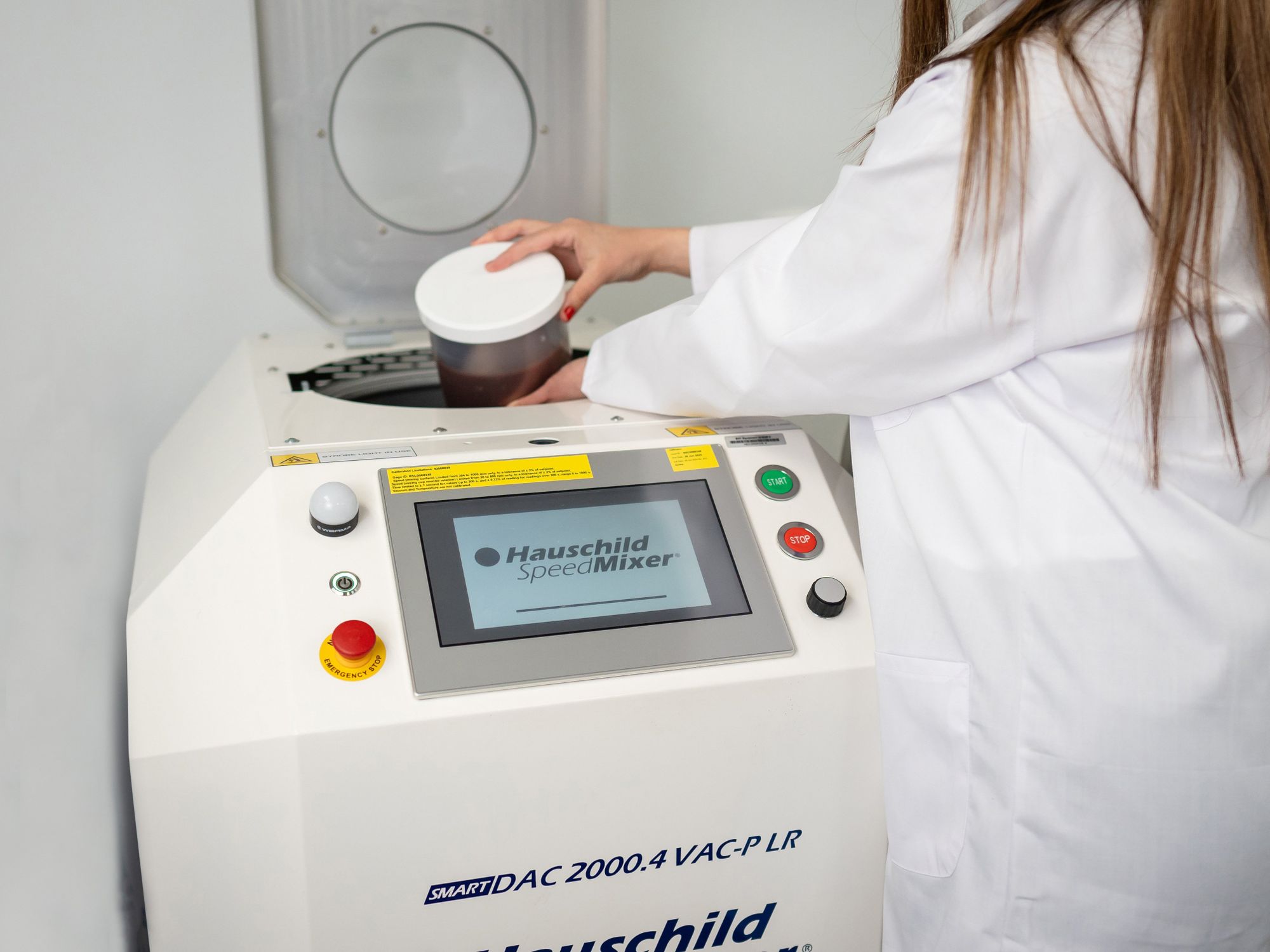 Anzeige: „Die perfekte Mischung macht’s“! Mischen für die Batterieforschung: