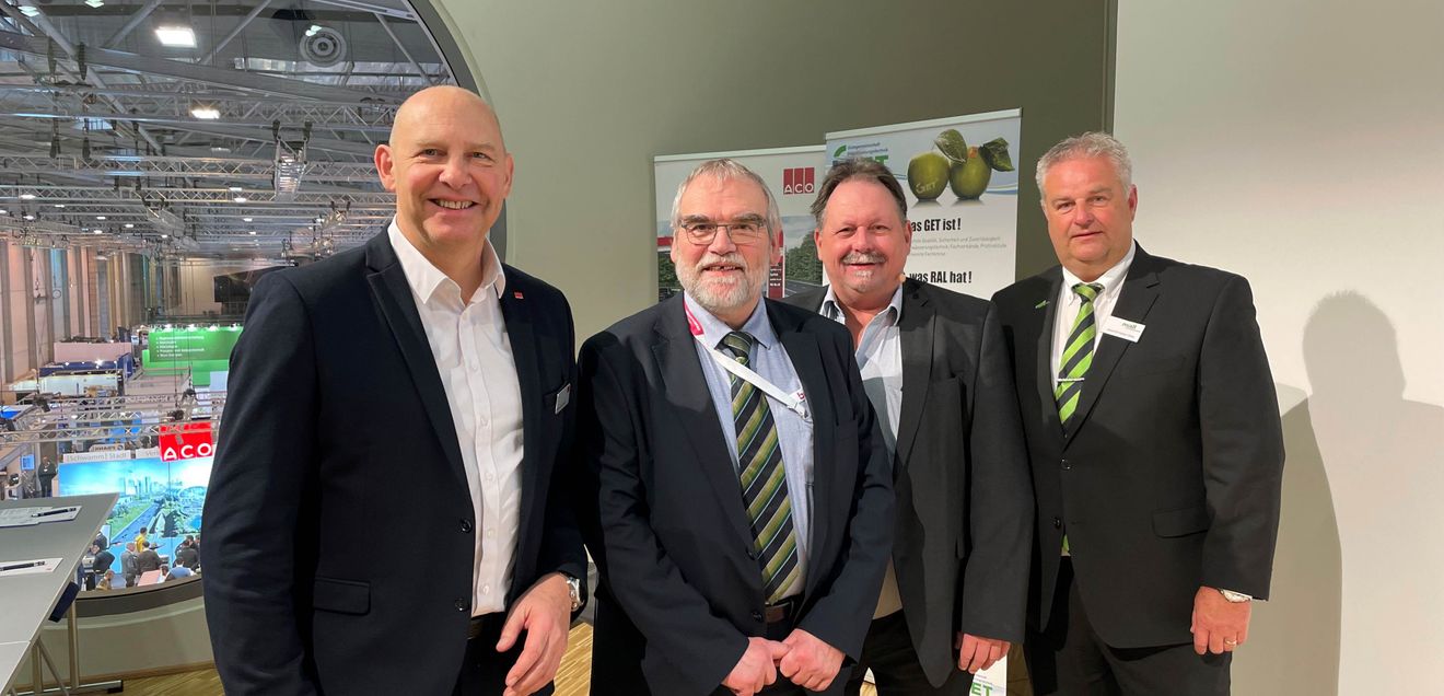 Die Referenten der GET-Fachtagung (v.l.n.r.: R. A. Erhardt, U. Bachon, Dr. R. Möhlenbrock, J.-C. Geis) Die Referenten der GET-Fachtagung (v.l.n.r.: R. A. Erhardt, U. Bachon, Dr. R. Möhlenbrock, J.-C. Geis)