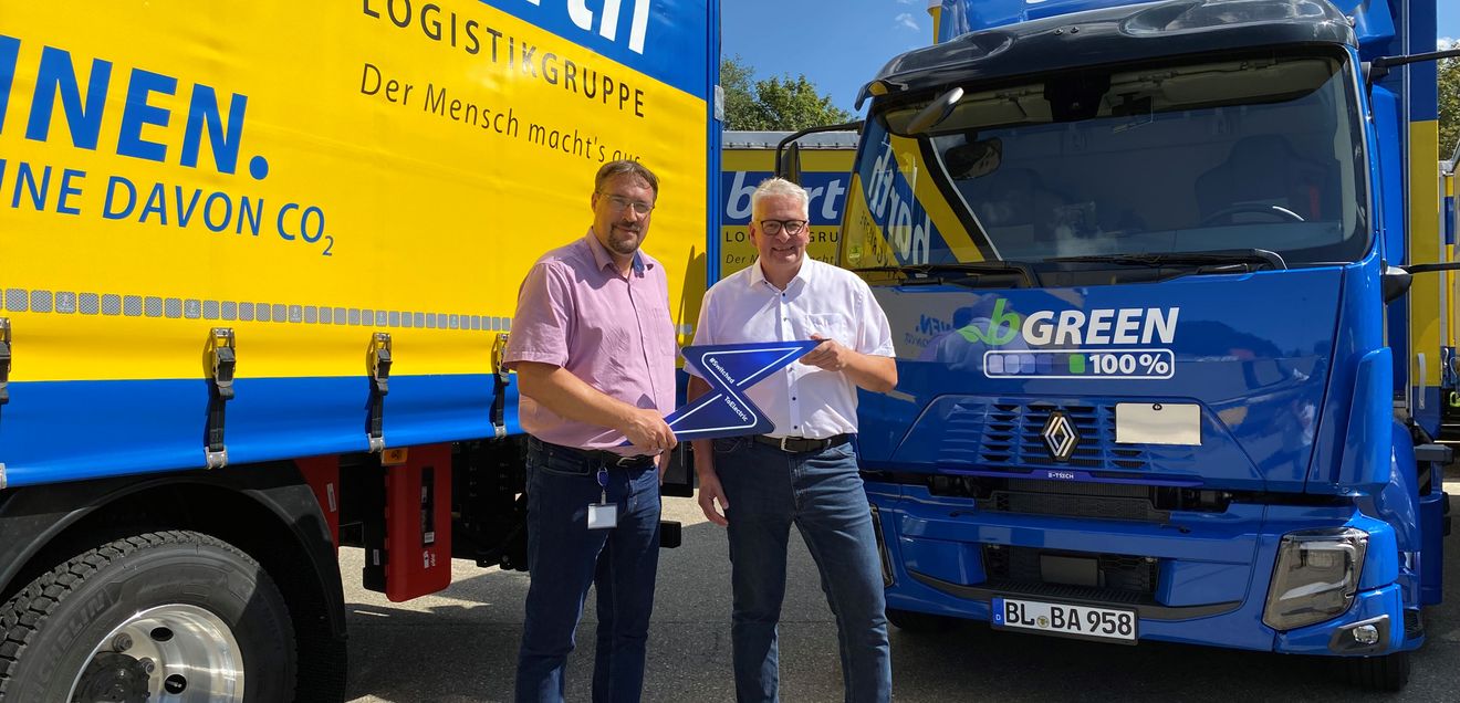 Die barth Logistikgruppe, ein mittelständisches Unternehmen mit über 70 Jahren Erfahrung, setzt mit dieser Investition in emissionsarme Lastwagen ein deutliches Zeichen für Innovation und Umweltbewusstsein Die barth Logistikgruppe, ein mittelständisches Unternehmen mit über 70 Jahren Erfahrung, setzt mit dieser Investition in emissionsarme Lastwagen ein deutliches Zeichen für Innovation und Umweltbewusstsein