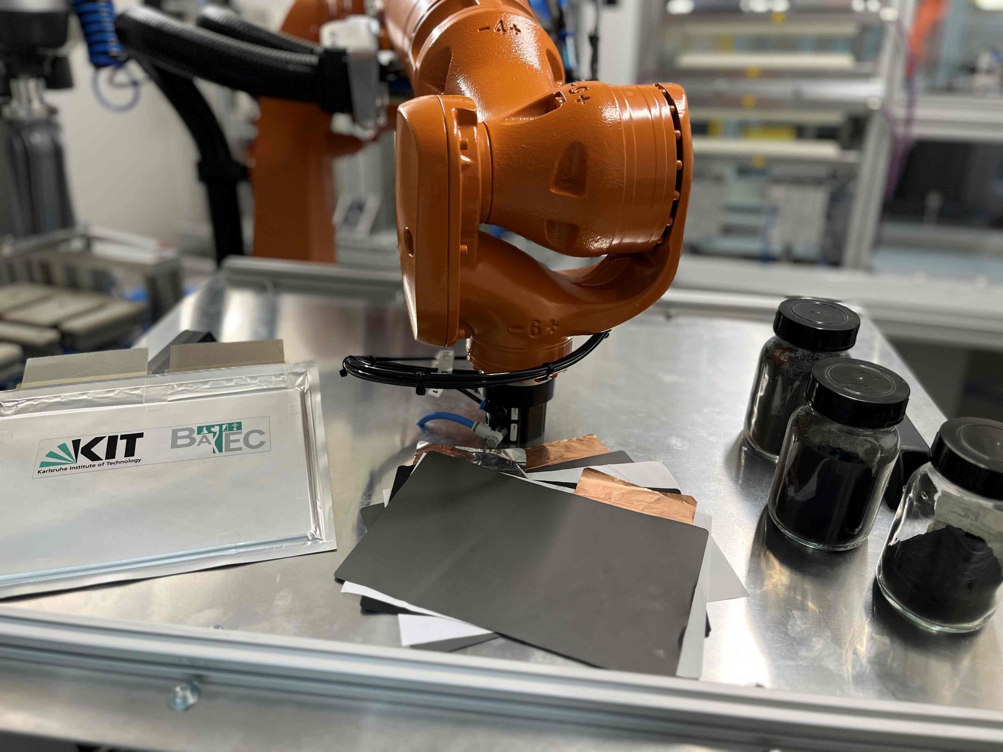 Gemeinsames Forschungs- und Industrie-Projekt: Batteriematerialien rückgewinnen Gemeinsames Forschungs- und Industrie-Projekt: Batteriematerialien rückgewinnen