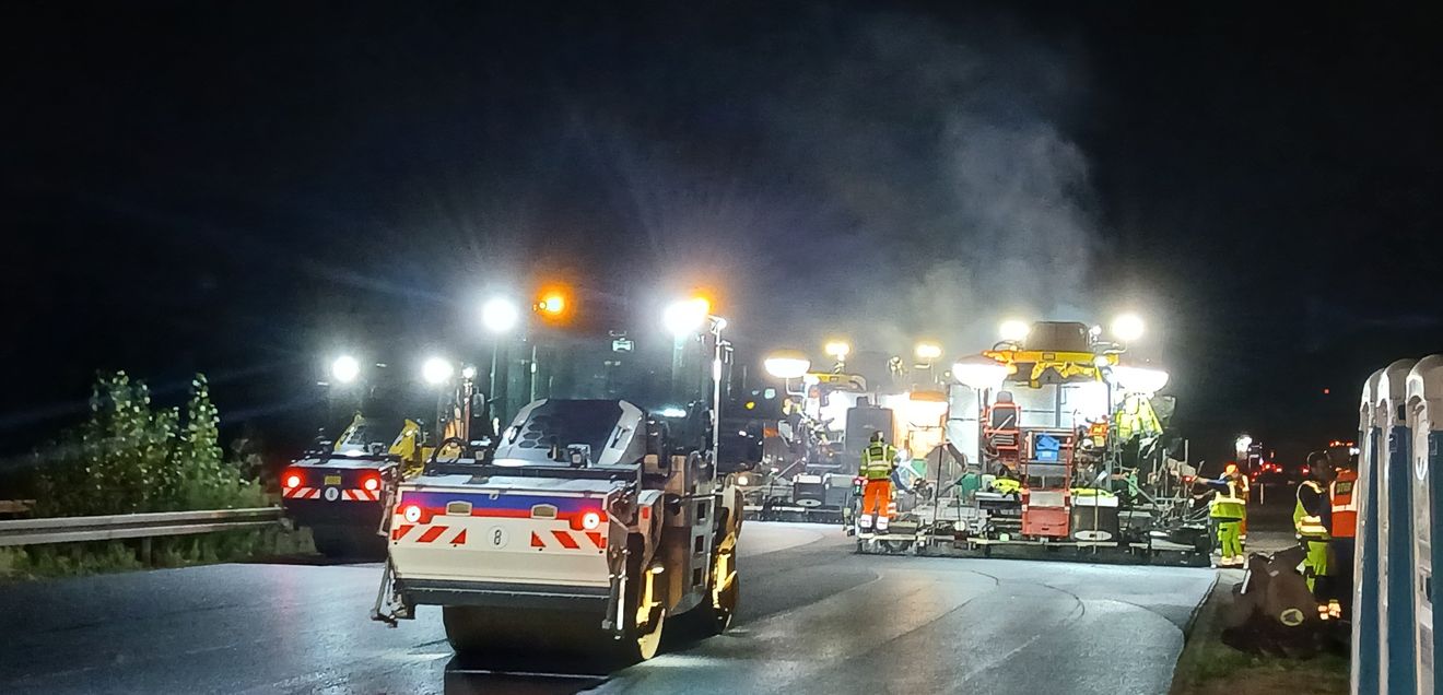 Porr saniert Fahrbahndecke der A 44 bei Düsseldorf im Heiß-auf-Heiß-Verfahren Porr saniert Fahrbahndecke der A 44 bei Düsseldorf im Heiß-auf-Heiß-Verfahren