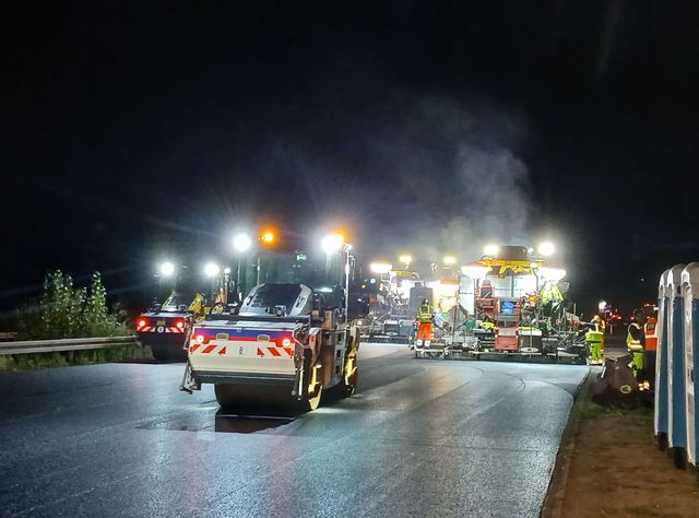 Porr saniert Fahrbahndecke der A 44 bei Düsseldorf im Heiß-auf-Heiß-Verfahren