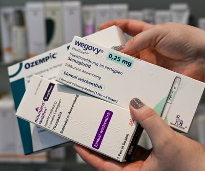 Abnehmspritze Vorteile und Risiken Berlin: Spritzen der Marken „Wegovy“, „Ozempic“ und „Mounjaro“ werden in der Achat Apotheke in Mitte verkauft.