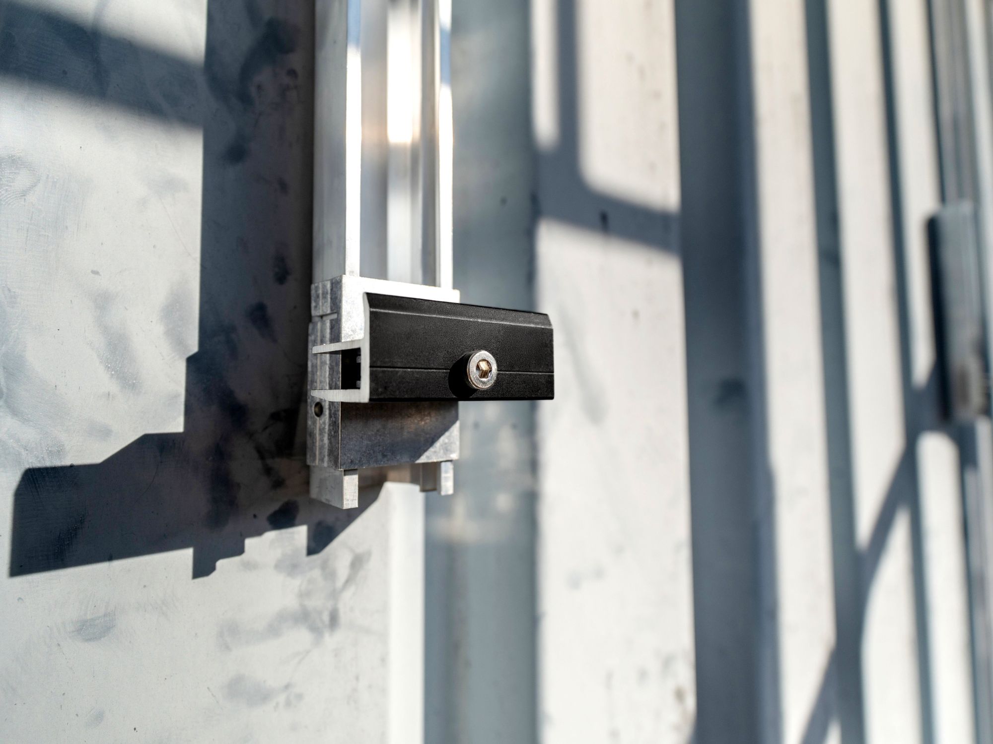 Das definierte Montageprinzip unterstützt die kontrollierte Positionierung und Ausrichtung der Photovoltaikmodule während der Installation.