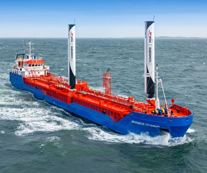 Nachhaltige Logistik: Covestro und HGK rüsten Küstenmotorschiff mit Windassistenzsystem aus