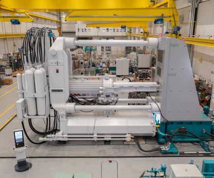 Steuerungstechnik: Komplexes Regelsystem mit kurzen Zykluszeiten