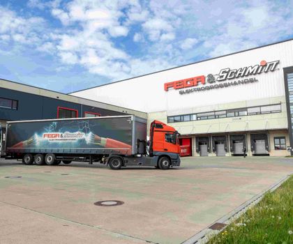 Shuttle warehouse with 160,000 storage spaces: Electrical wholesaler automates fulfillment center with TGW Shuttle warehouse with 160,000 storage spaces: Electrical wholesaler automates fulfillment center with TGW