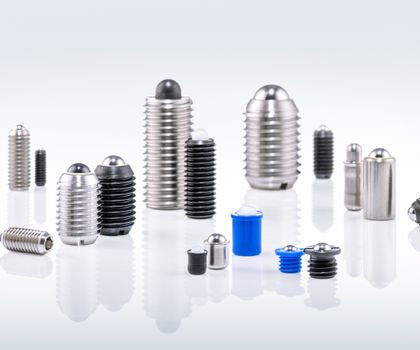 Small helpers with a big impact: Spring-loaded thrust pieces and ball lock pins Small helpers with a big impact: Spring-loaded thrust pieces and ball lock pins