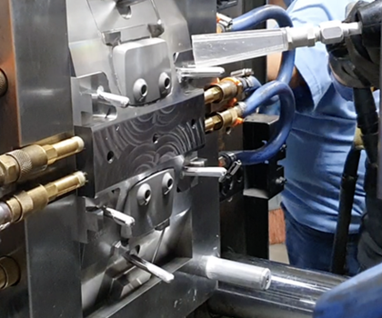 Cold Jet auf der Swiss Plastics Expo: Industrie-4.0-fähige Trockeneisstrahltechnik für die Werkzeugpflege Cold Jet auf der Swiss Plastics Expo: Industrie-4.0-fähige Trockeneisstrahltechnik für die Werkzeugpflege