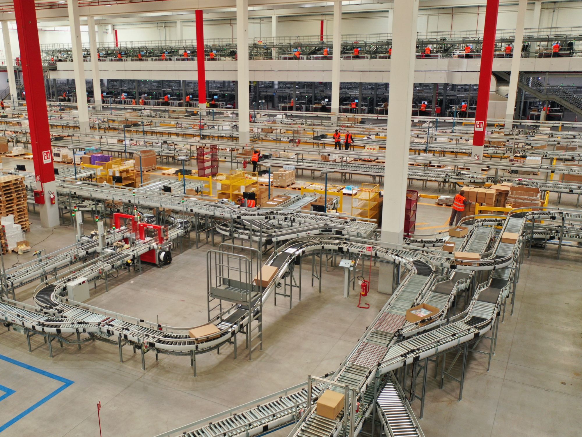 One of the most modern intralogistics systems for books in Europe Italian book wholesaler automates with TGW Logistics