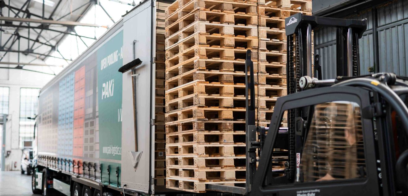 Pallet pooling: Sustainable savings through open pooling systems Pallet pooling: Sustainable savings through open pooling systems