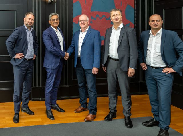 Digitization: Cooperation between ifm and Schuler