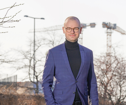 Tim-Oliver Müller, Hauptgeschäftsführer des Hauptverbandes der Deutschen Bauindustrie Tim-Oliver Müller, Hauptgeschäftsführer des Hauptverbandes der Deutschen Bauindustrie lächelt freundlich in die Kamera