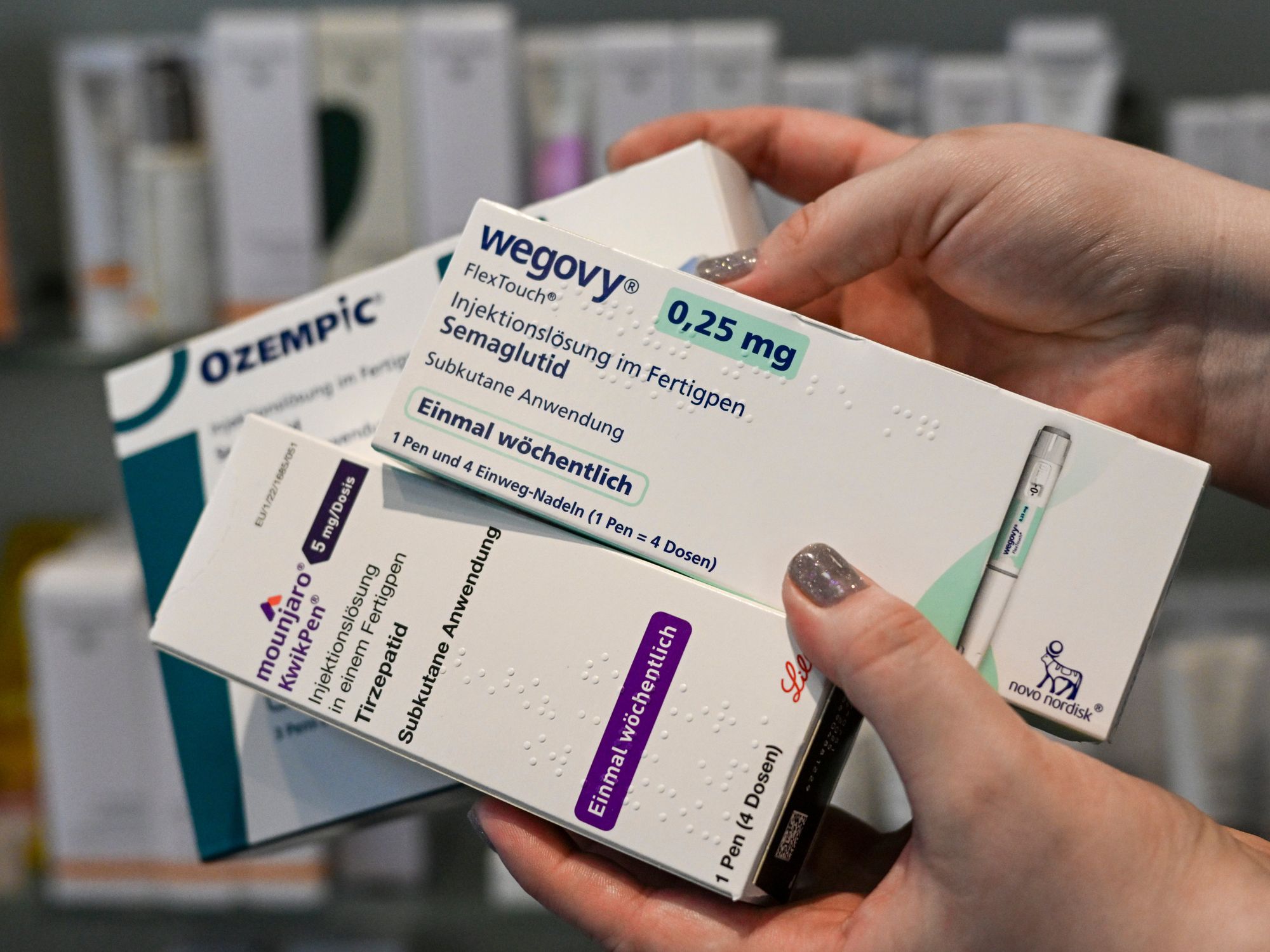 Abnehmspritze Vorteile und Risiken Berlin: Spritzen der Marken „Wegovy“, „Ozempic“ und „Mounjaro“ werden in der Achat Apotheke in Mitte verkauft.
