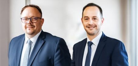Dirk Knorr (links) wird COO der Würth Elektronik eiSos Gruppe, dessen bisherigen Posten als Geschäftsführer von Würth Elektronik eiSos Sebastian Valet übernimmt. Dirk Knorr (links) wird COO der Würth Elektronik eiSos Gruppe, dessen bisherigen Posten als Geschäftsführer von Würth Elektronik eiSos Sebastian Valet übernimmt.
