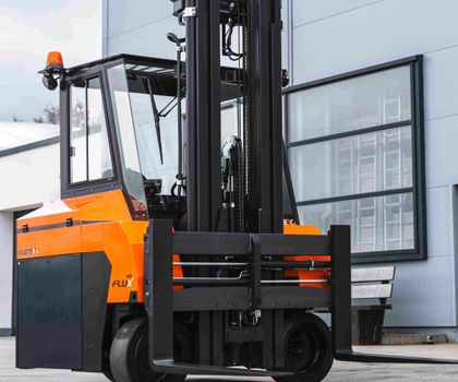 Pallet and long goods transport: Hubtex launches new 2in1 stacker Pallet and long goods transport: Hubtex launches new 2in1 stacker