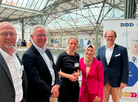 Neues Präsidium des Deutschen Verbands Unabhängiger Prüflaboratorien e. V. Raimund Föhrenbacher, Dr. Eckard Jantzen, Dr. Birgit Schumacher, Dr. Emine Gökçe, Dr. Florian Brill.