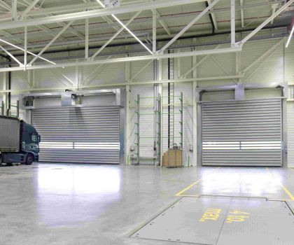 Tore: Schutz vor Kälte und Lärm: Neher setzt auf Efaflex-Schnelllauftore