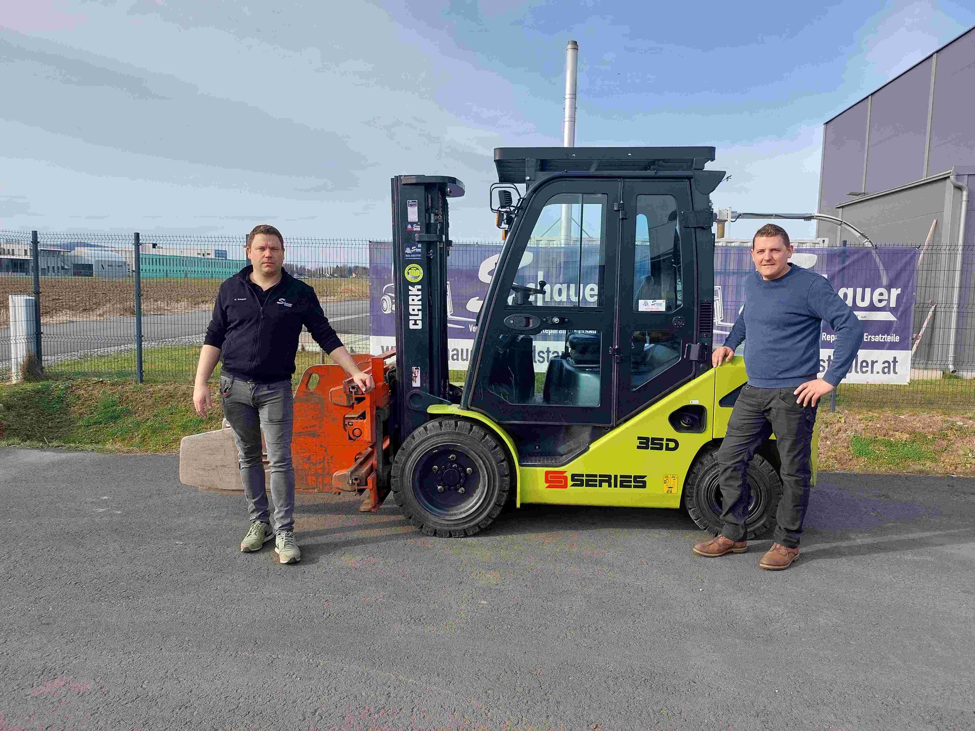 Distribution partnership: Schauer Gabelstapler new Clark partner for Austria